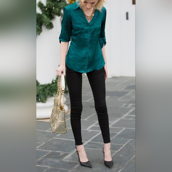 Express Tops - Express Green Notched Collar Relaxed Button Down..SIZE:M